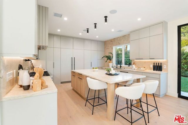 3662 Stoner Avenue, Los Angeles, CA 90066