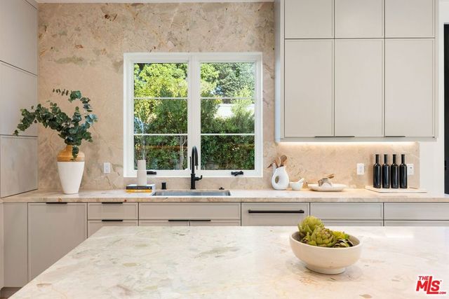 3662 Stoner Avenue, Los Angeles, CA 90066