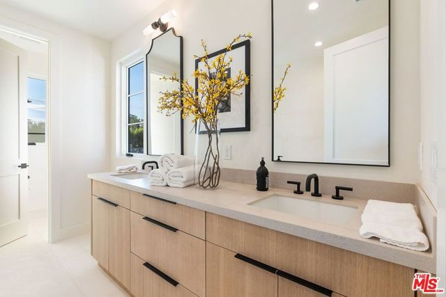 3662 Stoner Avenue, Los Angeles, CA 90066