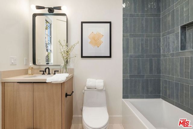 3662 Stoner Avenue, Los Angeles, CA 90066