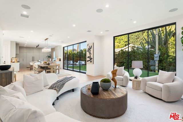 3662 Stoner Avenue, Los Angeles, CA 90066