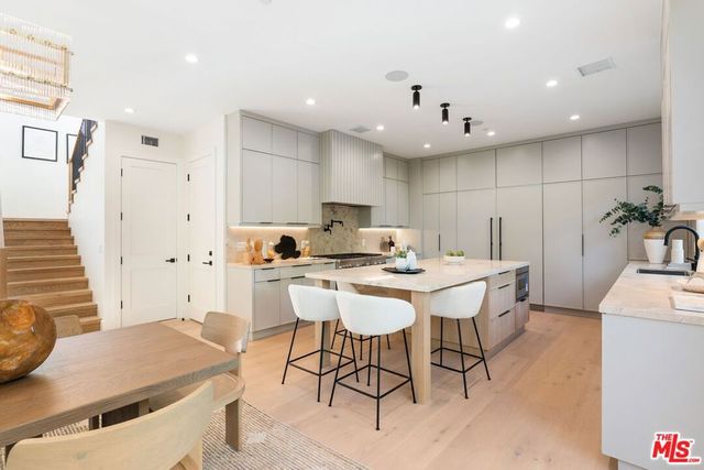 3662 Stoner Avenue, Los Angeles, CA 90066