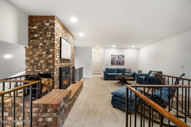 5884 E Hayden Lake Rd, Hayden, ID 83835