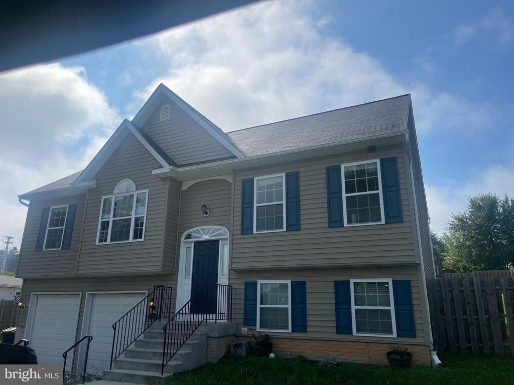 2919 HOLLAND DR, Manchester, MD 21102