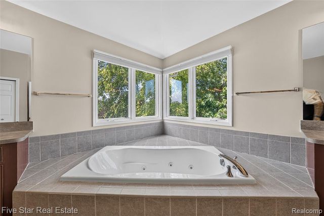 1750 Cheshire Lane, Commerce Twp, MI 48382