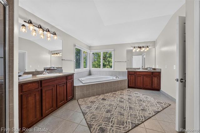 1750 Cheshire Lane, Commerce Twp, MI 48382