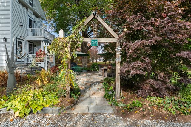 209 Main Street, Deep River, CT 06417