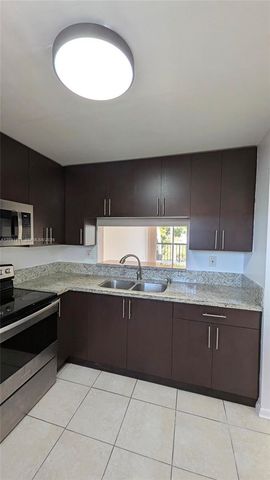 10865 SW 112th Avenue 312, Miami, FL 33176