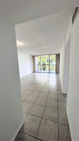 10865 SW 112th Avenue 312, Miami, FL 33176