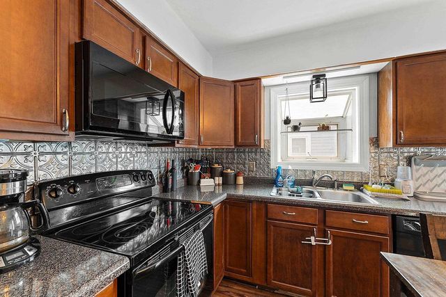 707 N SAWYER STREET, Oshkosh, WI 54902