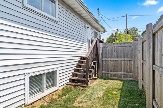 707 N SAWYER STREET, Oshkosh, WI 54902