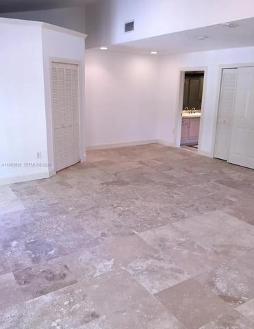 3087 Shipping Ave, Miami, FL 33133