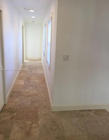 3087 Shipping Ave, Miami, FL 33133