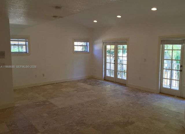 3087 Shipping Ave, Miami, FL 33133