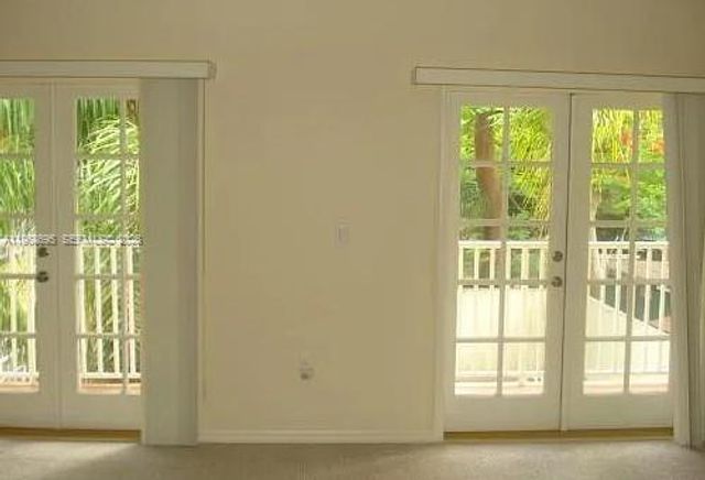 3087 Shipping Ave, Miami, FL 33133