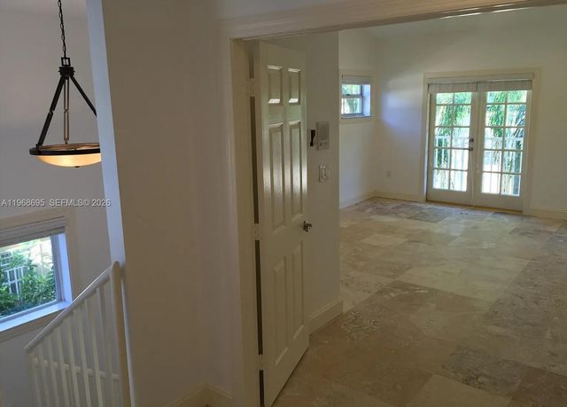 3087 Shipping Ave, Miami, FL 33133