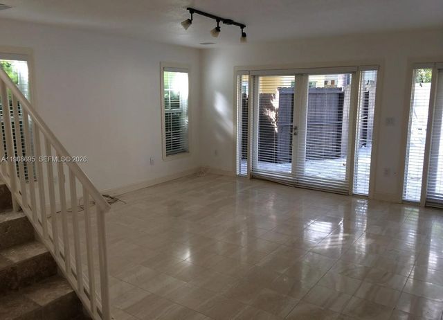 3087 Shipping Ave, Miami, FL 33133