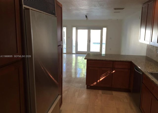 3087 Shipping Ave, Miami, FL 33133