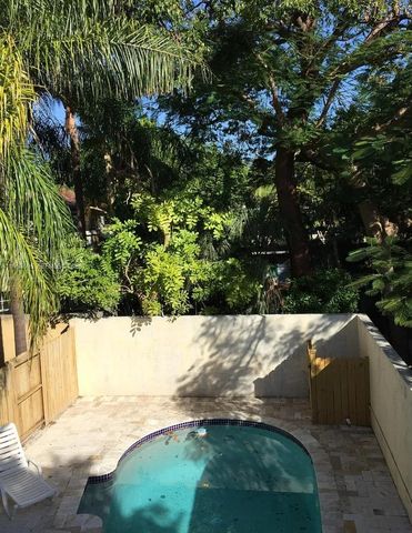 3087 Shipping Ave, Miami, FL 33133