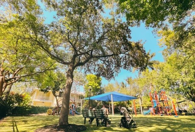 3087 Shipping Ave, Miami, FL 33133