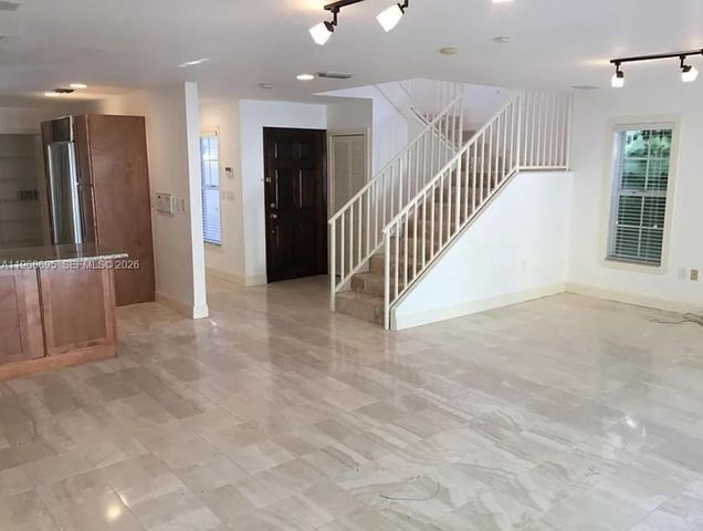 3087 Shipping Ave, Miami, FL 33133