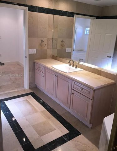 3087 Shipping Ave, Miami, FL 33133