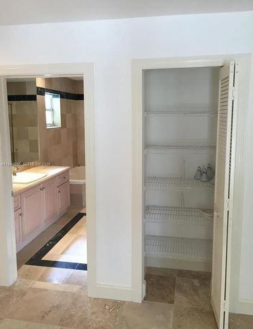 3087 Shipping Ave, Miami, FL 33133