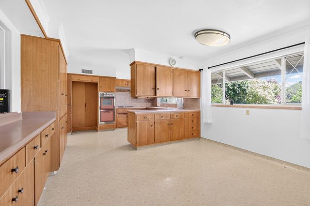 2920 Canal Dr, Stockton, CA 95204