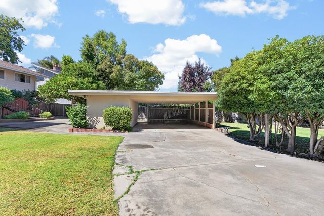 2920 Canal Dr, Stockton, CA 95204