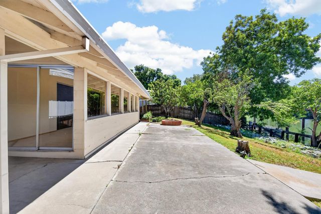 2920 Canal Dr, Stockton, CA 95204