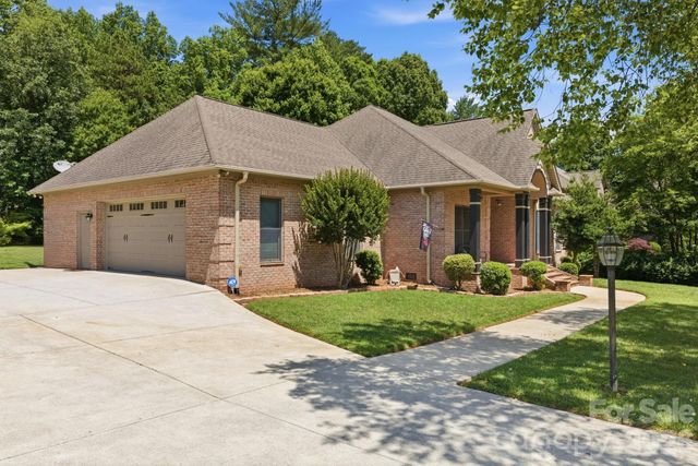 1705 29th Avenue Place NE, Hickory, NC 28601