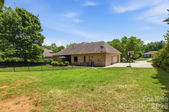 1705 29th Avenue Place NE, Hickory, NC 28601