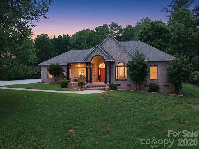 1705 29th Avenue Place NE, Hickory, NC 28601