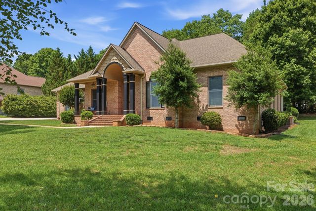 1705 29th Avenue Place NE, Hickory, NC 28601