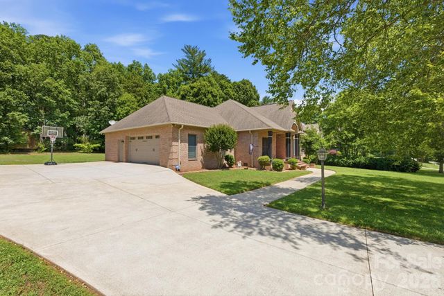 1705 29th Avenue Place NE, Hickory, NC 28601