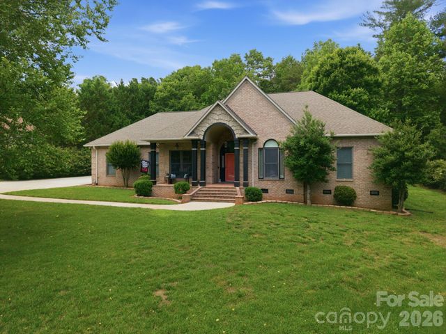 1705 29th Avenue Place NE, Hickory, NC 28601