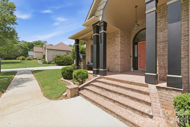 1705 29th Avenue Place NE, Hickory, NC 28601