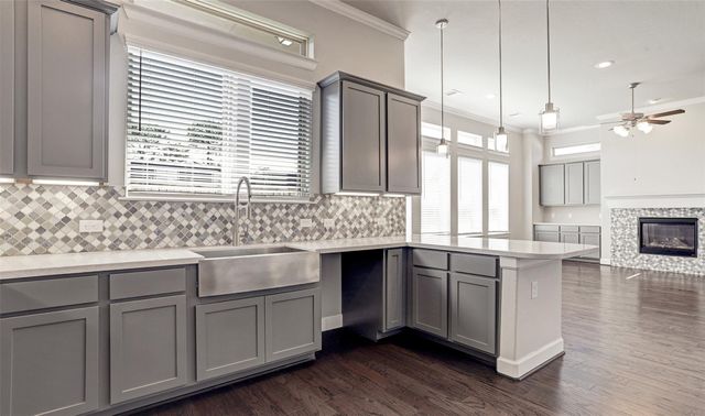 136 Peninsula Point Drive, Montgomery, TX 77356