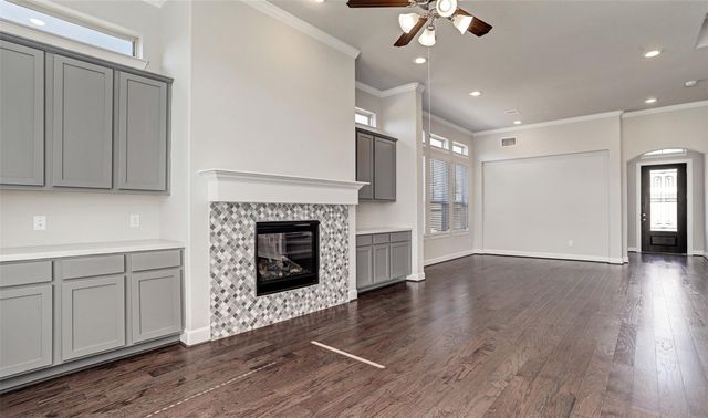 136 Peninsula Point Drive, Montgomery, TX 77356