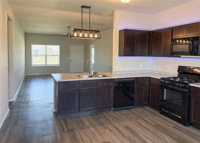 528 Fox Burrow Lane, Newcastle, OK 73065