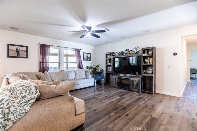 16664 Hawks Hill, Victorville, CA 92395