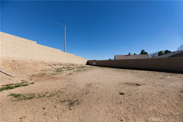 16664 Hawks Hill, Victorville, CA 92395