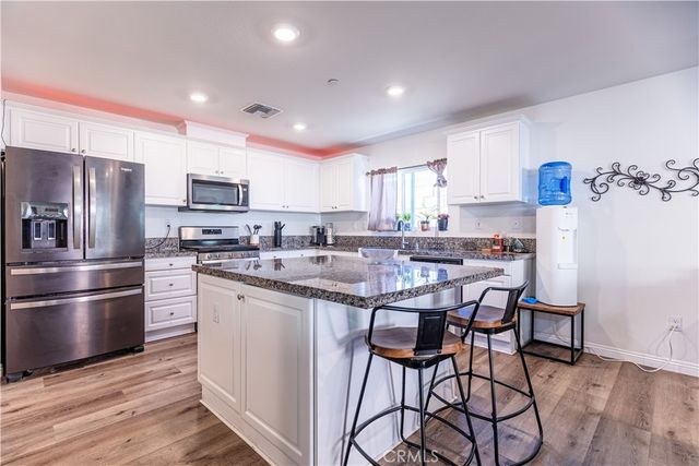 16664 Hawks Hill, Victorville, CA 92395