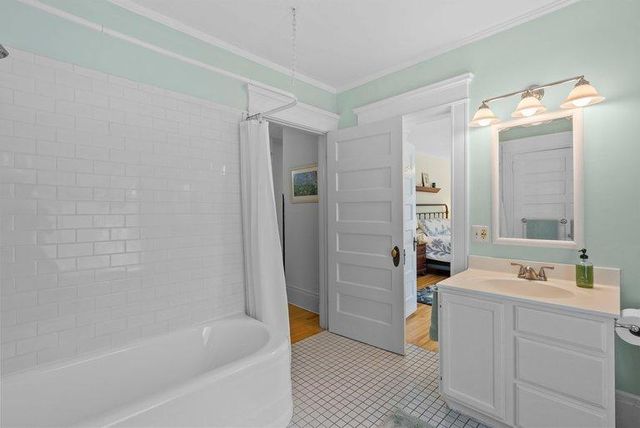 1055 Goodrich Avenue, Saint Paul, MN 55105