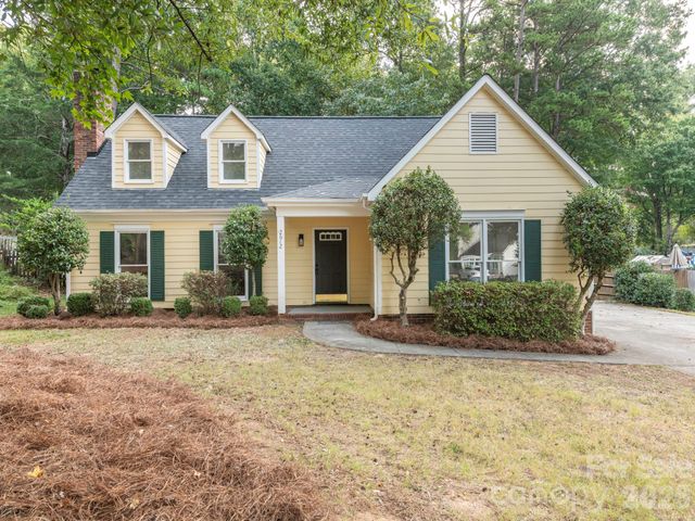 2612 Heathershire Lane, Matthews, NC 28105