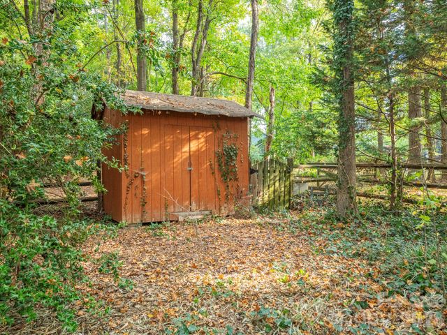 2612 Heathershire Lane, Matthews, NC 28105