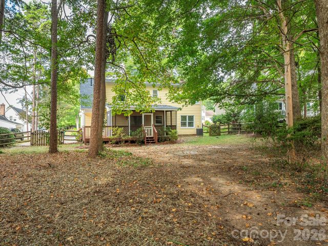2612 Heathershire Lane, Matthews, NC 28105