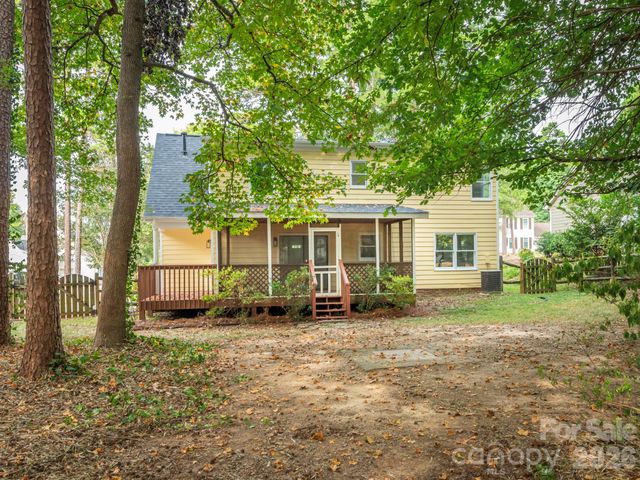 2612 Heathershire Lane, Matthews, NC 28105