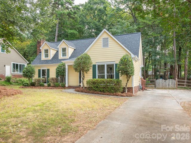 2612 Heathershire Lane, Matthews, NC 28105