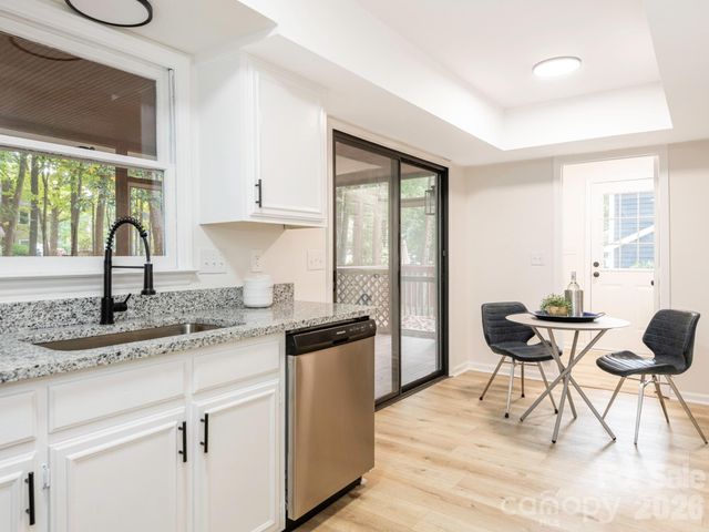2612 Heathershire Lane, Matthews, NC 28105
